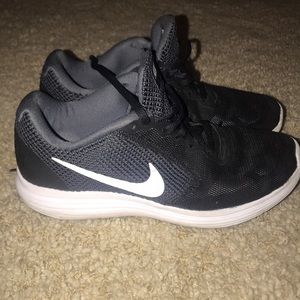 Nike running shoes EUC size 7.5